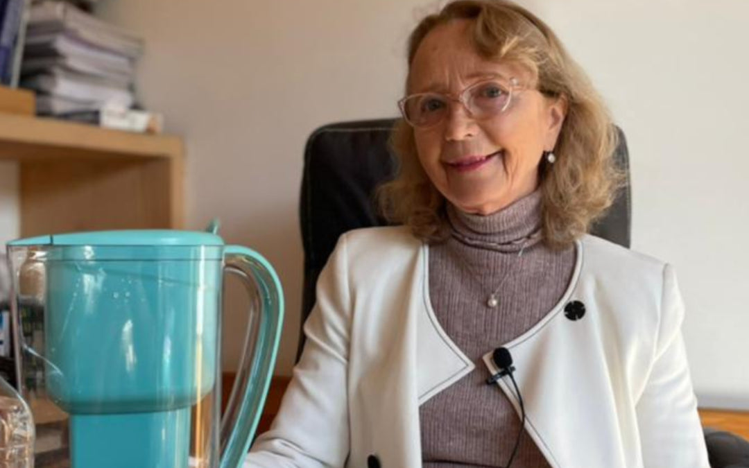Dra. Elizabeth Hubach: “El agua alcalina nos ayuda a corregir la fisiología alterada del cuerpo”